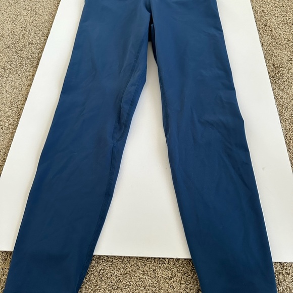 Tunings high waisted capri Yoga pants. Size Medium.
Never worn. - Picture 2 of 6